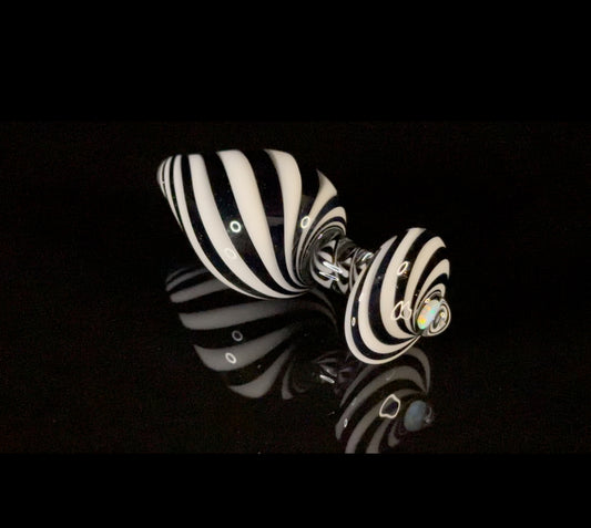 Black, white and opal plug