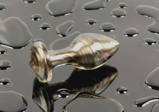 Metallic look gold sparkle plug